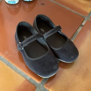 Zara gray velvet Mary Jane size toddler girls size 9